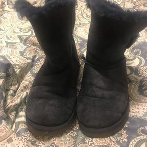 Ugg navy short bailey size 9
